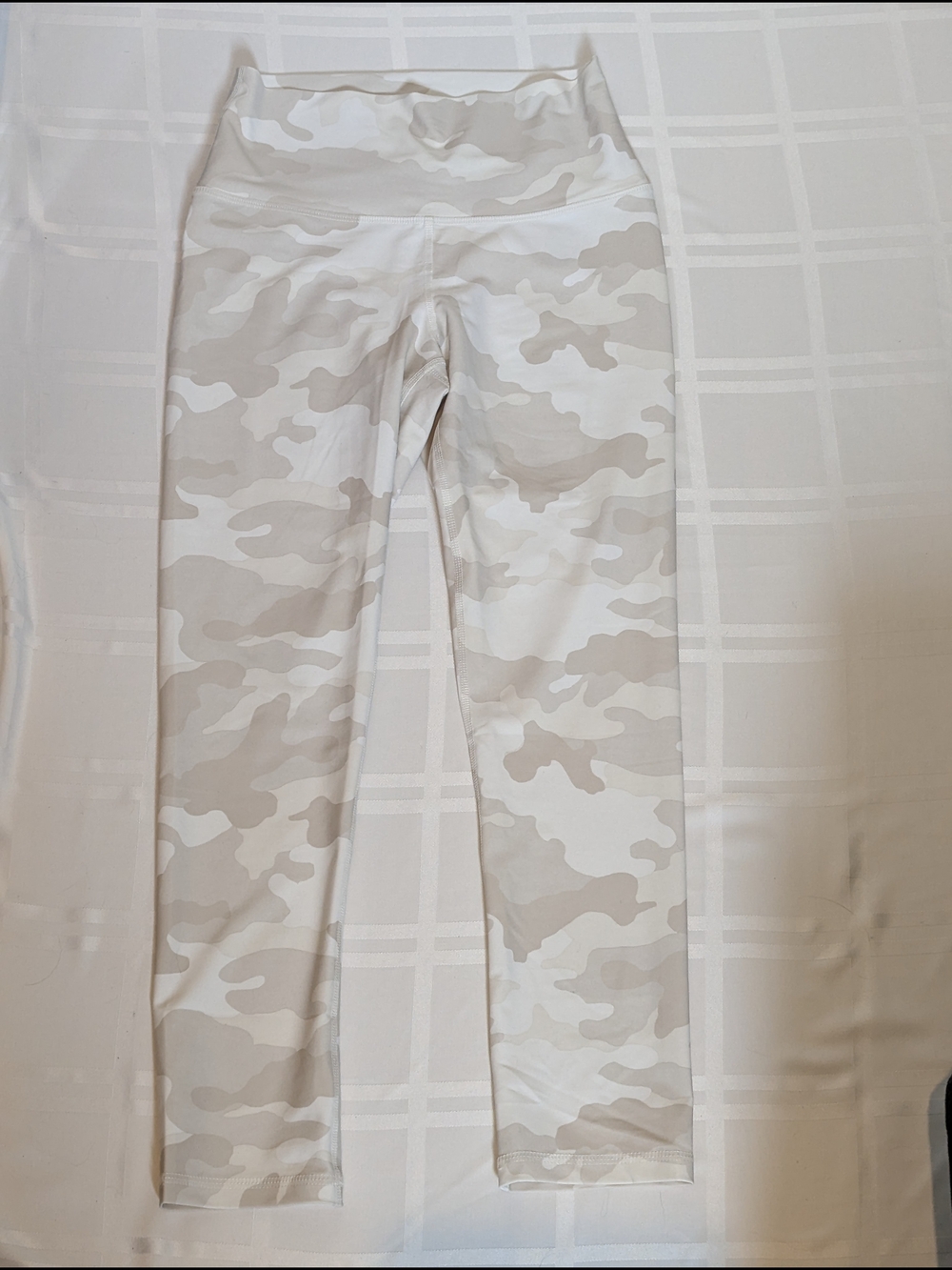Old Navy Active Powersoft S Tall Cream Camo High-Rise Leggings